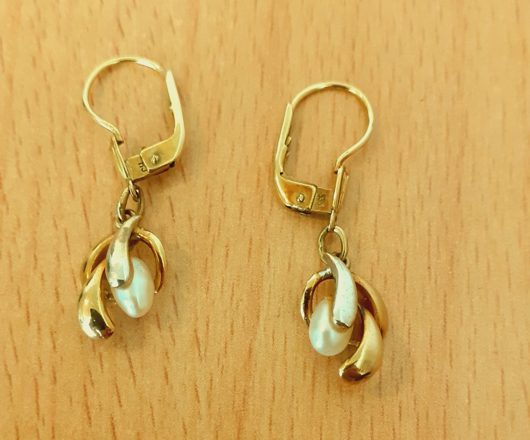 Gold 333 Ohrhänger mit Perle ca. 2,05g